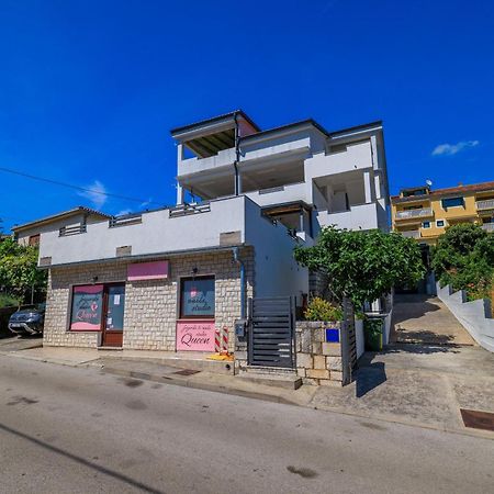 Apartments Luna Crikvenica Luaran gambar